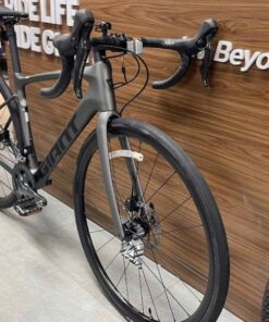 Xe đạp đua Giant DEFY Adv E bản 2023 giảm giá tốt + Quà Km 22 Chụp Chéo Xe đạp đua Giant Defy Adv E Bản 2024