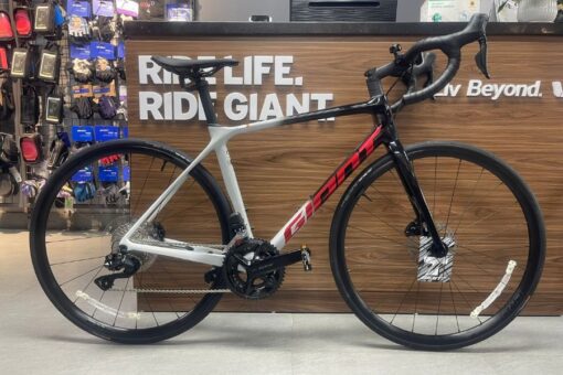 Xe đạp đua Giant Tcr Adv 1 D-kom Bản 2023 Màu Trắng đen