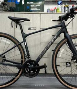 Xe đạp đường Phố (touring) Giant Revolt F3 Bản 2025 Màu đen