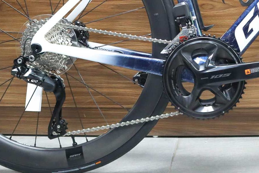 Xe đạp đua road Giant Propel adv pro 1-gz bản 2025 31 Bộ Truyền động Shimano 105 Di2