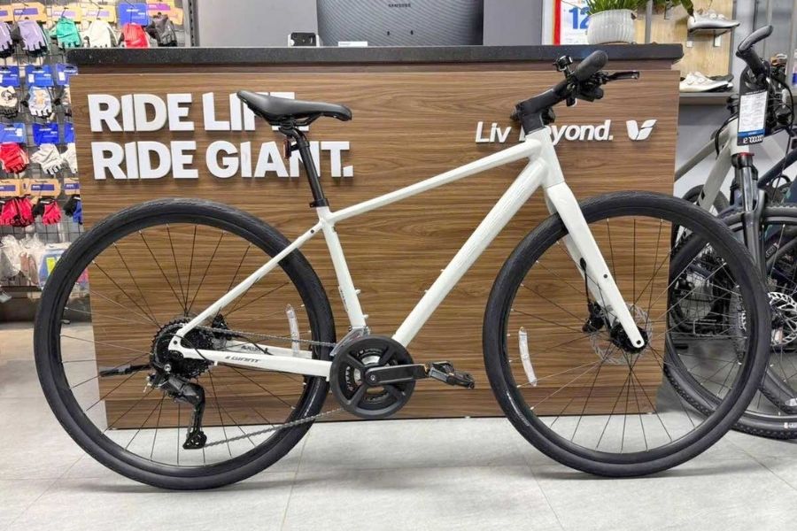 Xe đạp đường phố Giant Escape Plus 1 bản 2026 21 Xe đạp đường Phố Giant Escape 1 Plus Bản 2026 Màu Trắng