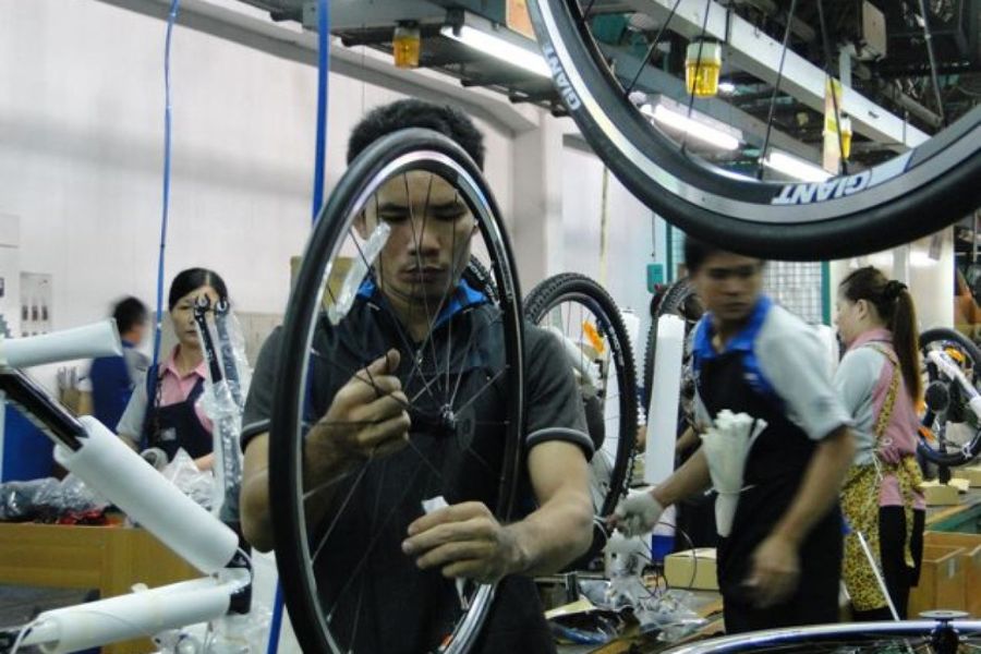 Thương hiệu Momentum là của nước nào? Chất lượng có tốt không? 8 Lắp Ráp Xe đạp Trong Nhà Máy Giant