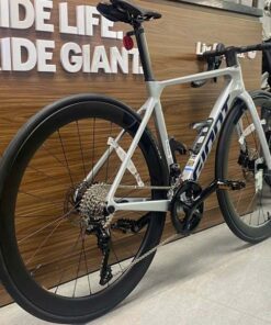 Xe đạp đua Giant Propel Adv2+ bản 2026 22 Xe đạp đua Giant Propel Adv2+ Bản 2026 ảnh Chụp Sau